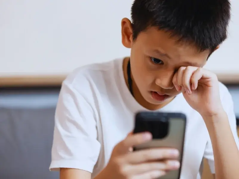 Kid addict on screen